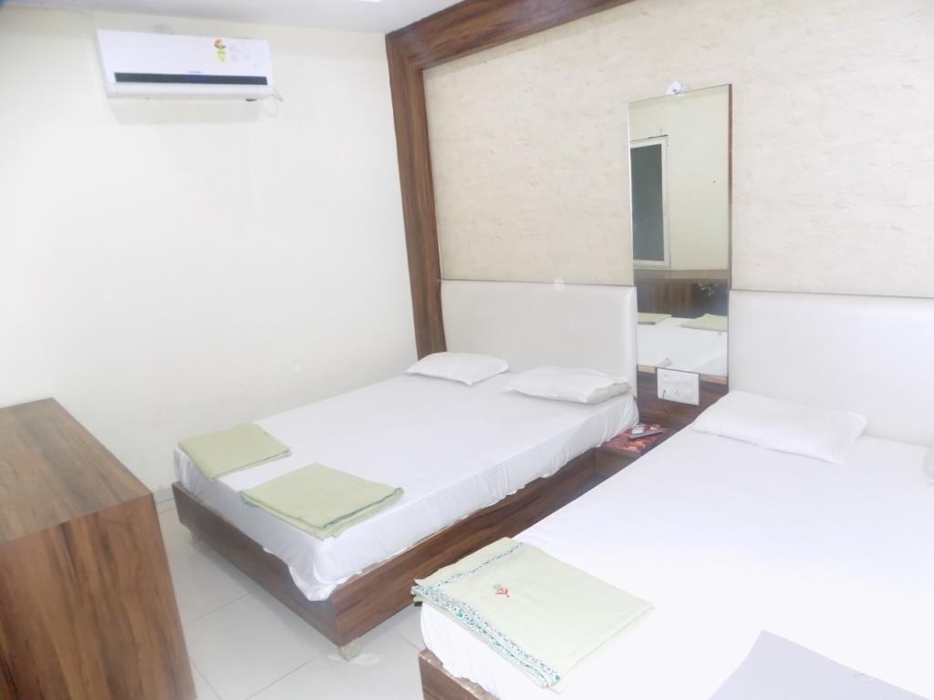 Hotel Tathastu ウッジャイン エクステリア 写真